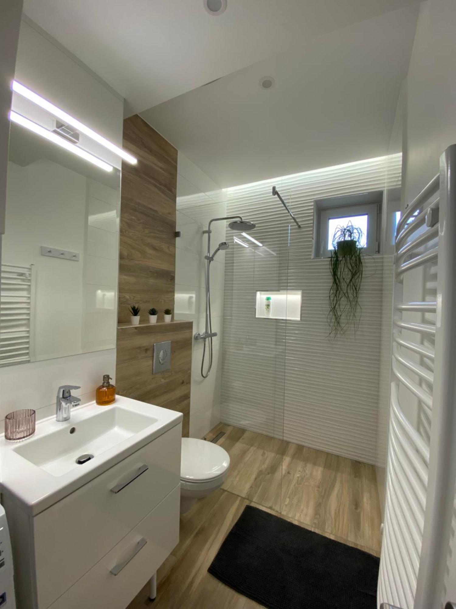 T27 Apartments Free Parking Ingyenes Zart Parkolo Győr Buitenkant foto